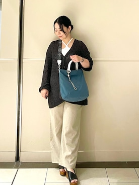 「russet（ラシット）のレザーコードバッグチャーム（チャーム、グレー系）」を使った、UENOさん（レディース・155cm）の夏コーディネート