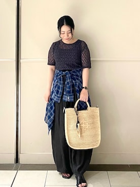 「russet（ラシット）のインド製ラフィア2WAYトートバッグ（トートバッグ、ベージュ系）」を使った、UENOさん（レディース・155cm）の春コーディネート