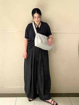 「russet（ラシット）のトライアングルショルダーバッグ（ショルダーバッグ、グレー系）」を使った、UENOさん（レディース・155cm）の夏コーディネート