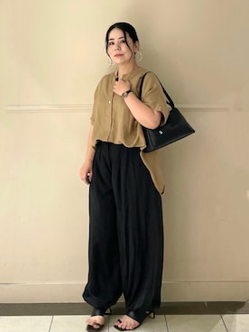 「russet（ラシット）の《本革/360g》レザー2WAYショルダーバッグ（ショルダーバッグ、ブラック系）」を使った、UENOさん（レディース・155cm）の夏コーディネート