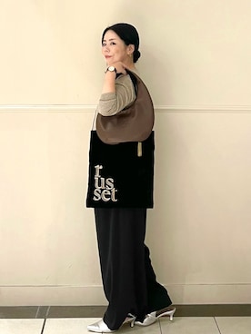 「russet（ラシット）のアイテム（トートバッグ）」を使った、UENOさん（レディース・155cm）の秋コーディネート
