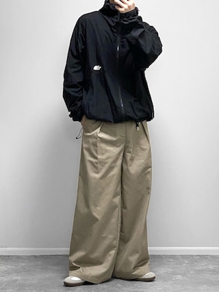 「EMMA CLOTHES（エマクローズ）のTCディープタックストレートワイドパンツ（チノパンツ）」を使った、gakuさん（メンズ・173cm）の秋コーディネート