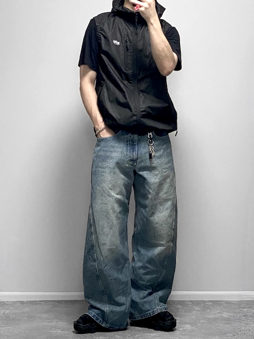 VINTAGE WASHED CURVED DENIM