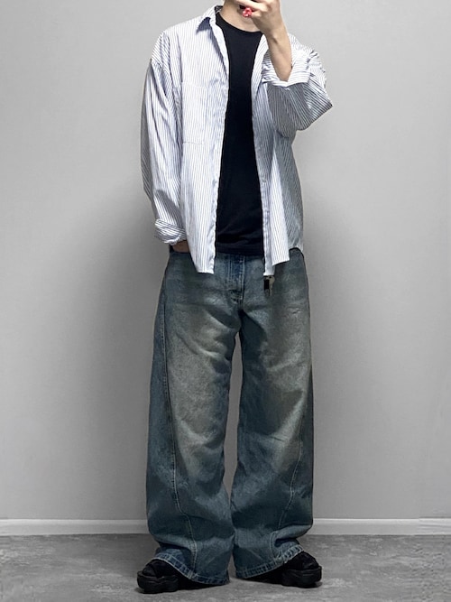 VINTAGE WASHED CURVED DENIM
