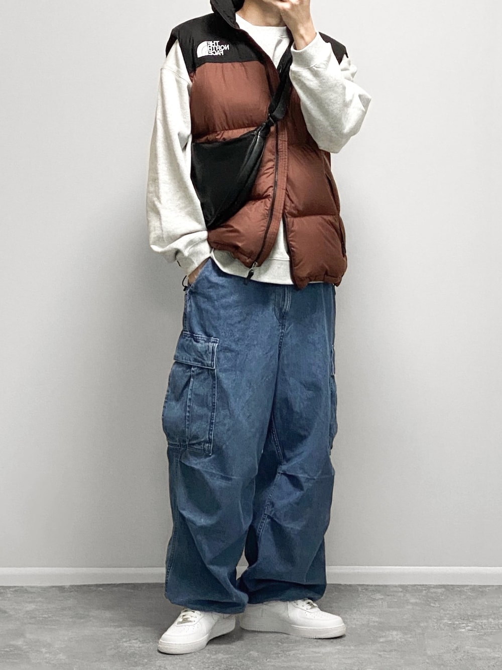 THE NORTH FACEのダウンベスト（ブラウン系）を使った人気ファッション