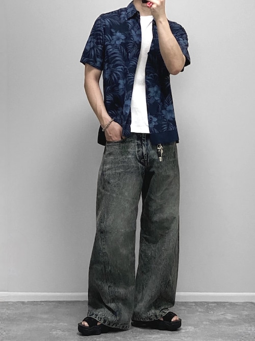 VINTAGE WASHED CURVED DENIM