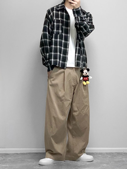 「WYM LIDNM(ウィム バイ リドム)のHARD GABA LOOSE FIT TROUSERS(その他パンツ)」を使った、gakuさん(メンズ・173cm)の秋コーディネート