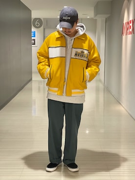「アイテム（スタジャン、イエロー系）」を使った、Kenichiさん（メンズ・177cm）の秋コーディネート