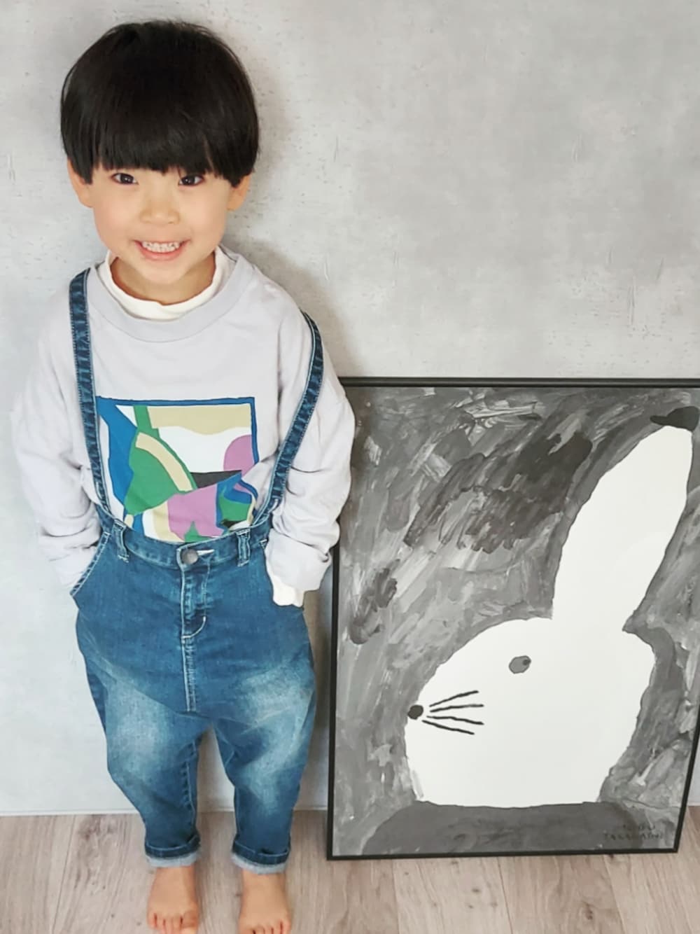 「6°vocale、main story、キッズファッション、韓国子供服、男の子ファッション、kids、6歳、おとこのこ、デニム、キッズコーデ」｜「こども ビームスの6°vocaLe / サスペンダー ナロウ パンツ 21（100～120㎝）（デニムパンツ、ブルー系）」を使った、yeyeyeye9さん（キッズ・110cm）の冬コーディネートの1枚目の写真