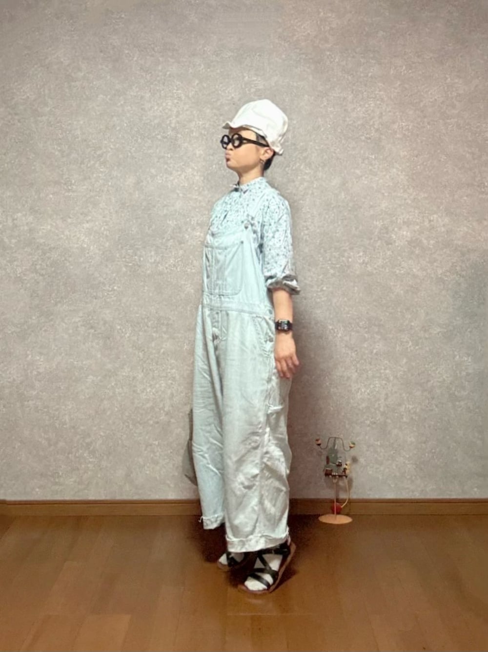 「やっぱり帽子が好き、GU、サロペット、オーバーオール、studio CLIP、Avail、robertasettels、ロベルタセッタ、レザーサンダル」｜「ROBERTA SETTELSのアイテム（シューズ、ブラック系）」を使った、なお なお。さん（レディース・159cm）の春コーディネートの1枚目の写真