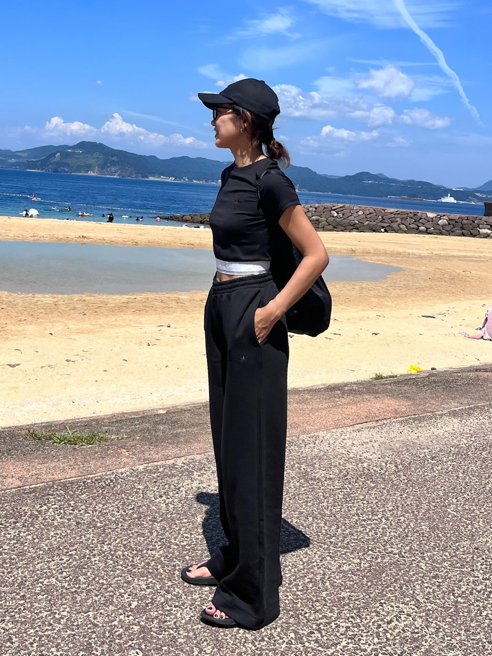 yanさんの「プレミアム エッセンシャルズ ワイドレッグ ピンタックパンツ / アディダスオリジナルス adidas Originals（adidas）」を使ったコーディネートの1枚目の写真