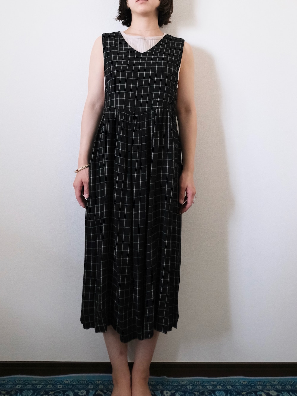 「大人かわいい、夏、ワンピース、チェック、シンプルコーデ、古着MIX、古着、古着コーデ、ビンテージ、vintage、VINTAGE、4-101、nitaconita」｜「4-101のアイテム（ワンピース/ドレス、ブラック系）」を使った、4-101 Vintage Storeさん（レディース・160cm）の夏コーディネートの1枚目の写真