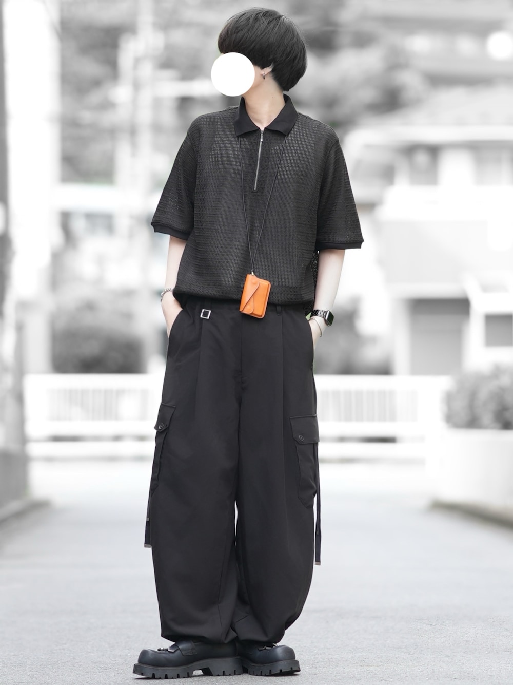 「夏ルックで気分アップ、セットアップ、ブラックコーデ、ハーフジップ、GU、DOOPZ、シアートップス、カーゴパンツ、パラシュートカーゴパンツ、ローファー、革小物」｜「GUのアイテム（シャツ/ブラウス、ブラック系）」を使った、とっしーさん（メンズ・184cm）の夏コーディネートの1枚目の写真
