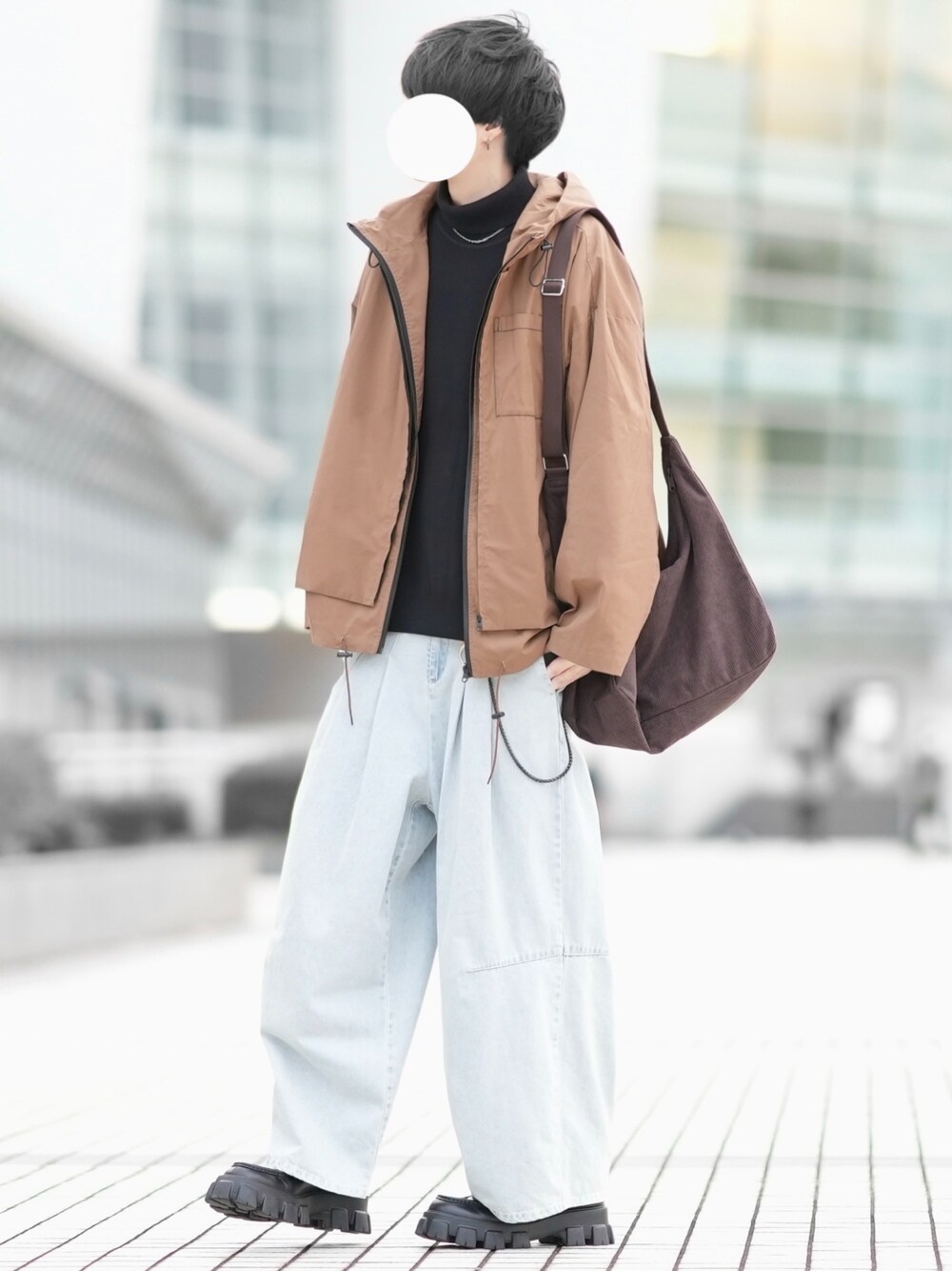 「ファッションを楽しもう、マウンテンパーカー、タートルネックニット、ワイドデニム、バギーデニム、ローファー、ショルダーバッグ、GUコーデ、レイヤードスタイル」｜「DOOPZのLAYERED MOUNTAIN PARKER /レイヤードマウンテンパーカー（マウンテンパーカー、ブラウン系）」を使った、とっしーさん（メンズ・184cm）の秋コーディネートの1枚目の写真