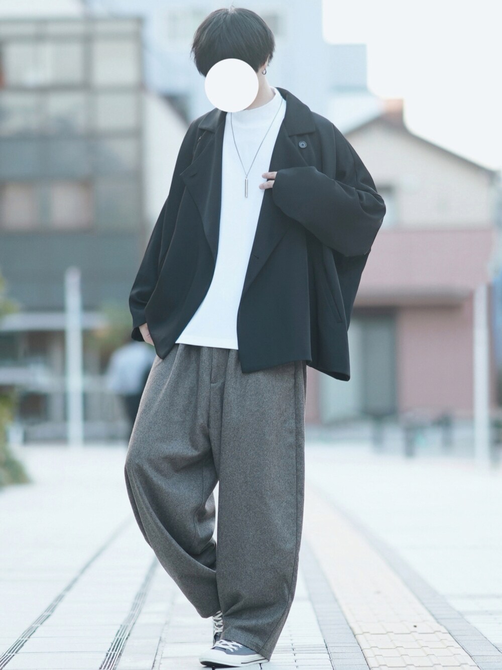 「だから秋服が好き、オーバーサイズ、カジュアルコーデ、リラックススタイル」｜「DOOPZのLoose lapel double jacket-ルーズラペルダブルジャケット（その他アウター、ブラック系）」を使った、とっしーさん（メンズ・184cm）の秋コーディネートの1枚目の写真