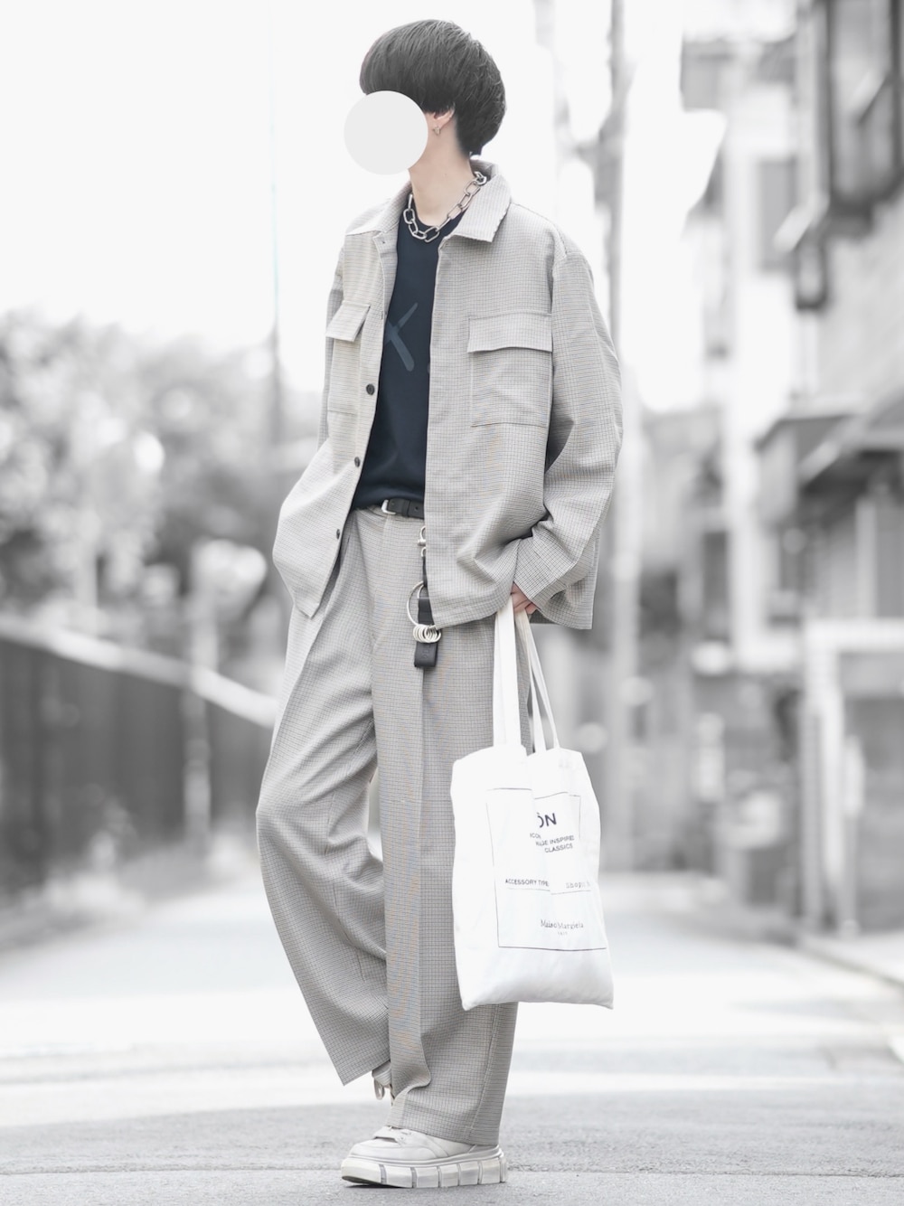 「お出かけコーデ、秋服準備はじめました、カジュアルコーデ、セットアップ、タックイン、UT、kaws×uniqlo、カジュアル、デートコーデ、トートバッグ、GUコーデ、秋コーデ」｜「GUのアイテム（ジャケット/アウター、ベージュ系）」を使った、とっしーさん（メンズ・184cm）の夏コーディネートの1枚目の写真