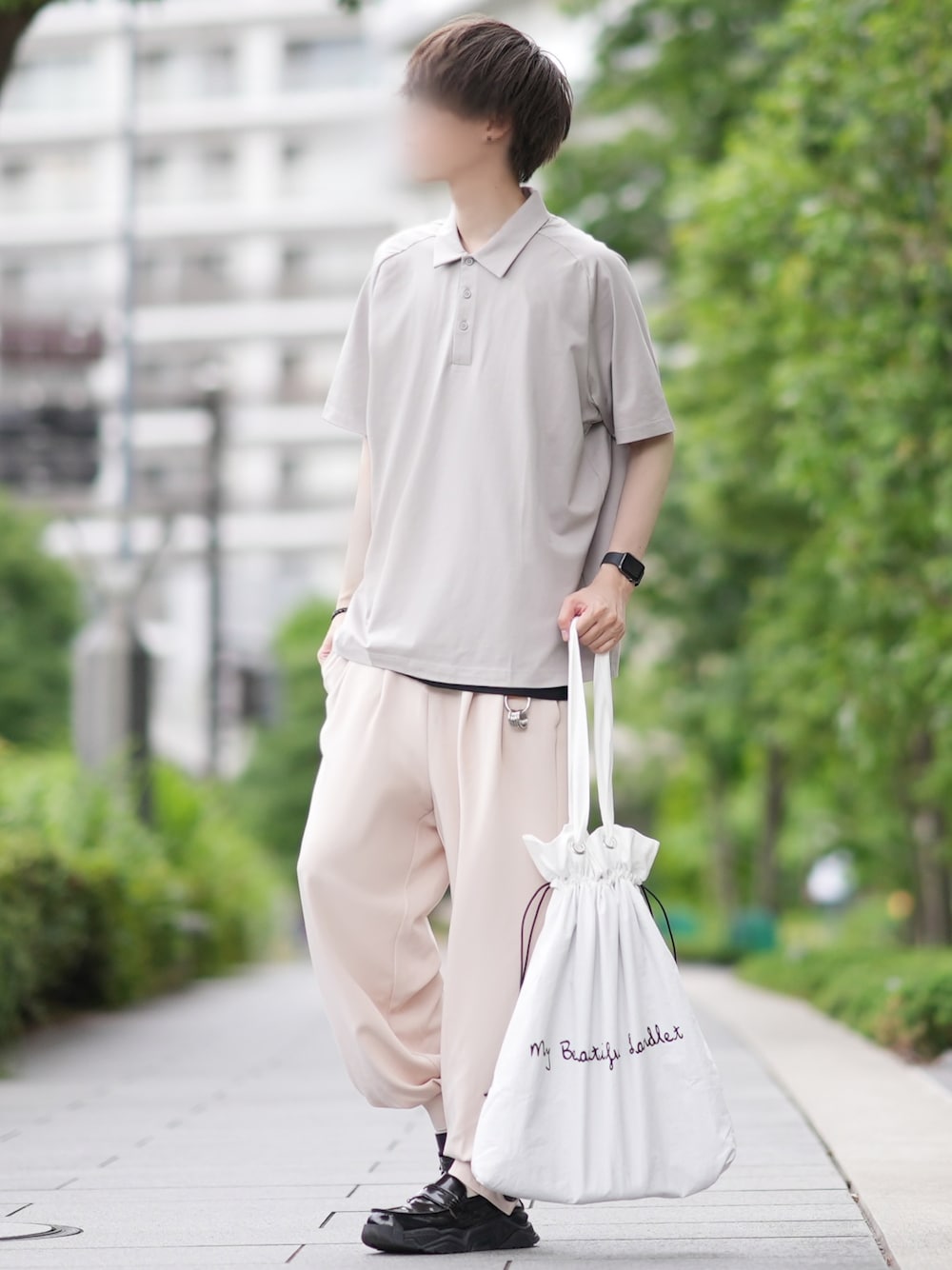 「カジュアルコーデ、大人コーデ、ベージュ、シンプル、ポロシャツ、UNIQLO」｜「UNIQLOのアイテム（ポロシャツ、ベージュ系）」を使った、とっしーさん（メンズ・184cm）の夏コーディネートの1枚目の写真