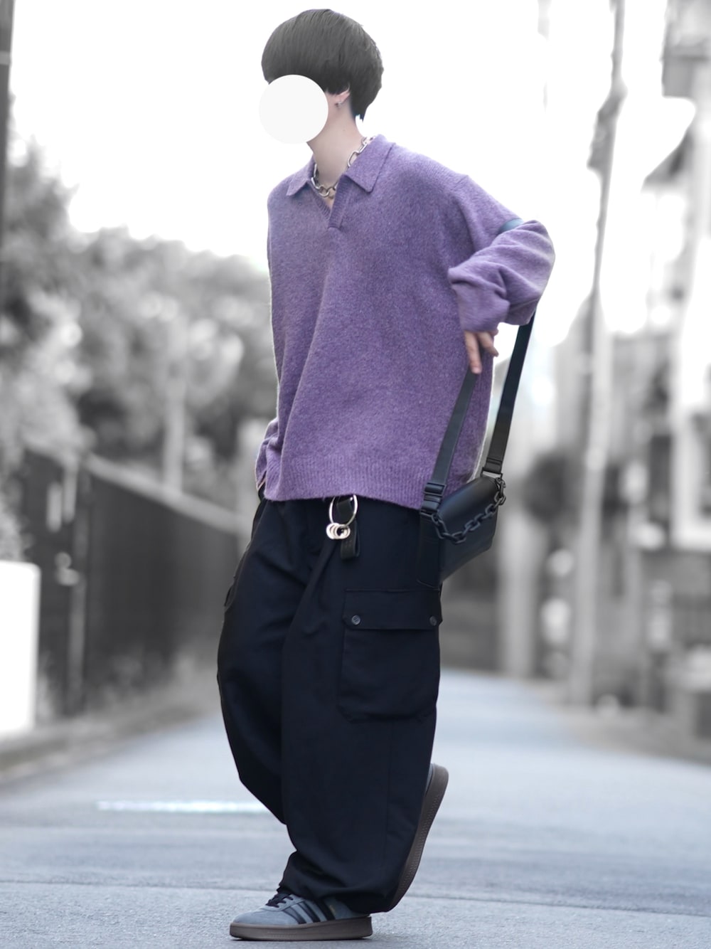 「秋コーデ、パステルカラー、ニット、カーゴパンツ、パラシュートパンツ、スニーカー、GUコーデ、GU、プチプラ、休日コーデ、ゆるコーデ、DOOPZ」｜「GUのアイテム（ニット/セーター、パープル系）」を使った、とっしーさん（メンズ・184cm）の秋コーディネートの1枚目の写真