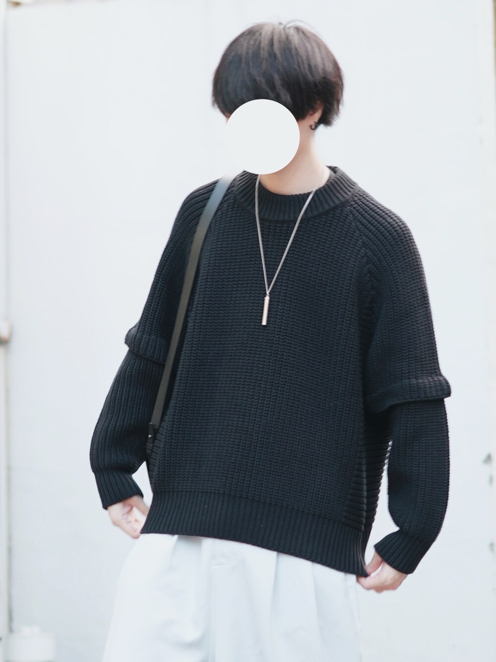 「クリスマスに着たい服、冬コーデ、シンプルコーデ、ニット、セーター、モノトーン、ゆるコーデ」｜「DOOPZのCrew neck heavy knit（ニット/セーター、ブラック系）」を使った、とっしーさん（メンズ・184cm）の冬コーディネートの1枚目の写真