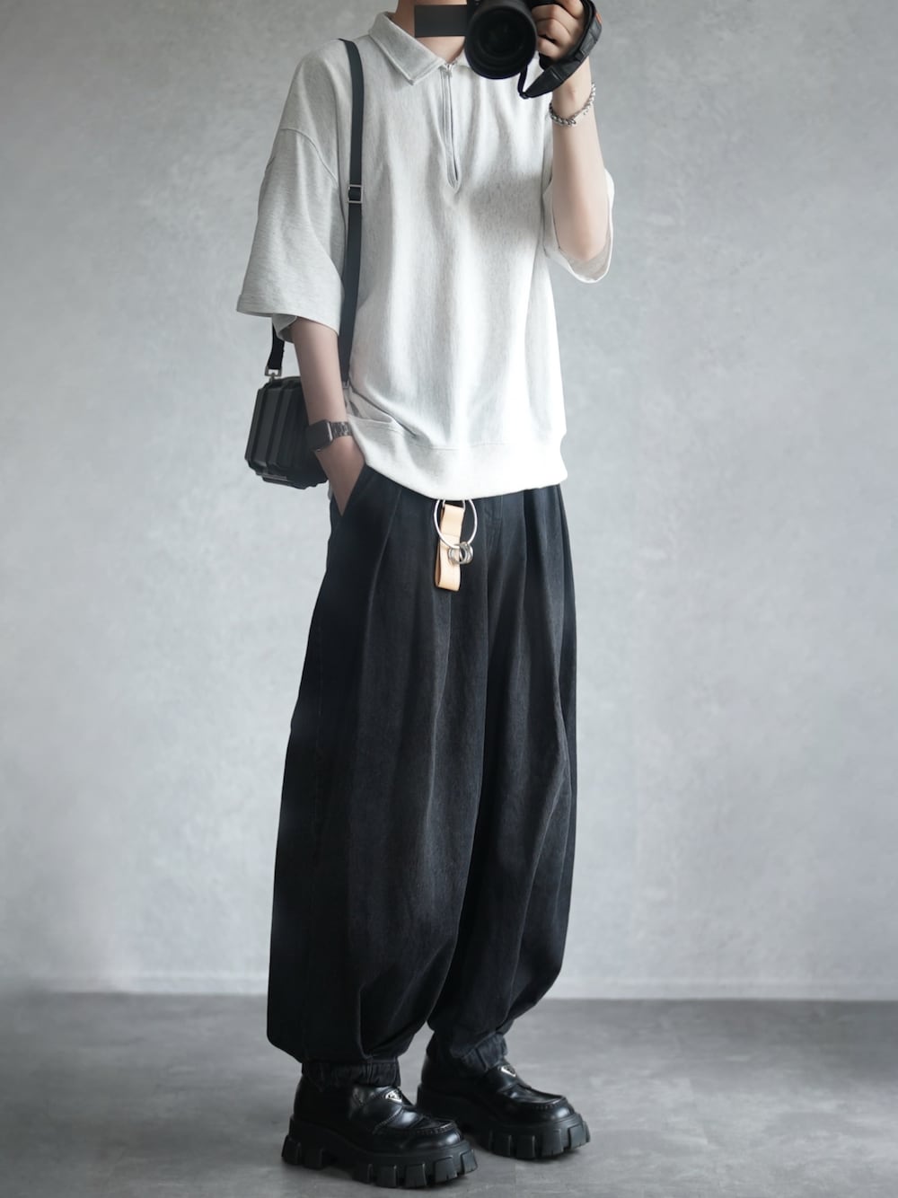 「デニム、夏ルックで気分アップ、メンズファッション、休日コーデ、シンプル、白Tシャツ、ハーフジップ、GUコーデ、DOOPZ、ローファー、ブレスレット、キーリング」｜「DOOPZのRugged Chain Bracelet - ラジッドチェーンブレスレット（ブレスレット、シルバー系）」を使った、とっしーさん（メンズ・184cm）の夏コーディネートの1枚目の写真