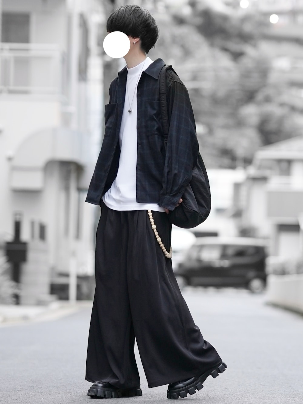「アツいコーデ全部見せ、お出かけコーデ、シャツスタイル、秋服準備はじめました、古着MIX、オープンカラーシャツ、チェックシャツ、モード、オトナカジュアル、シンプルスタイル、ワイドパンツ、スラックス、ゆるコーデ、モノトーン」｜「DOOPZのOMBRE CHECK OPEN COLLAR SHIRT - オンブレチェックオープンカラーシャツ（シャツ/ブラウス、ブラック系）」を使った、とっしーさん（メンズ・184cm）の夏コーディネートの1枚目の写真