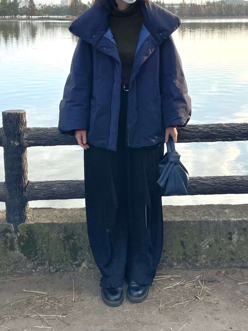 「ootd、fashion、STYLE、Designer、Dr.Martens、CHARINYEH、UNIQLO、UNIQLO JILSANDER、jil sander、CHARLES＆KEITH」｜「+J Uniqloのアイテム（ナイロンジャケット、ブルー系）」を使った、Ethel C. さん（レディース・165cm）の冬コーディネートの1枚目の写真