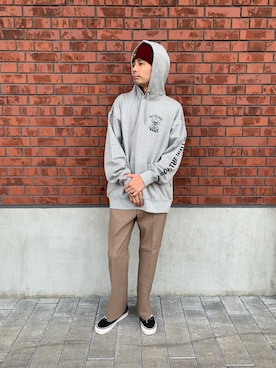 「VANS（バンズ）のアイテム（トップス）」を使った、鈴木　義人さん（メンズ・174cm）の秋コーディネート