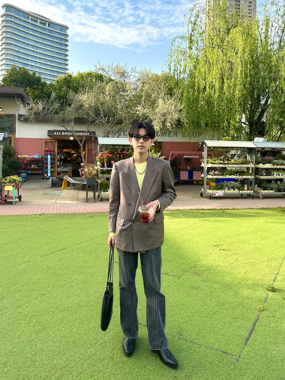 「お出かけコーデ日記、休日スタイル、シンプル、春夏コーデ、メンズコーデ、ブラック、デニムコーデ、ジャケットスタイル、ジャケット」｜「古着のアイテム（テーラードジャケット、ベージュ系）」を使った、n.Tatsukiさん（メンズ・175cm）の春コーディネートの1枚目の写真