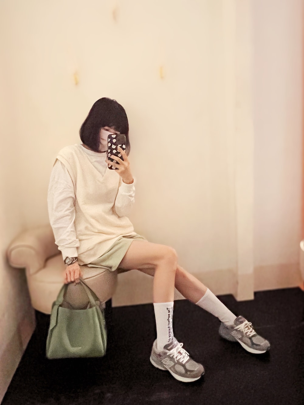 「PAZZO、Kate Spade、New Balance、NEW BALANCE 990、ケイト・スペード ニューヨーク(kate spade new york)、ニューバランス、ニューバランス990」｜「NEW BALANCEのアイテム（スニーカー、グレー系）」を使った、Ja̲s̲m̲i̲n̲e̲🐈  さん（レディース・163cm）の春コーディネートの1枚目の写真