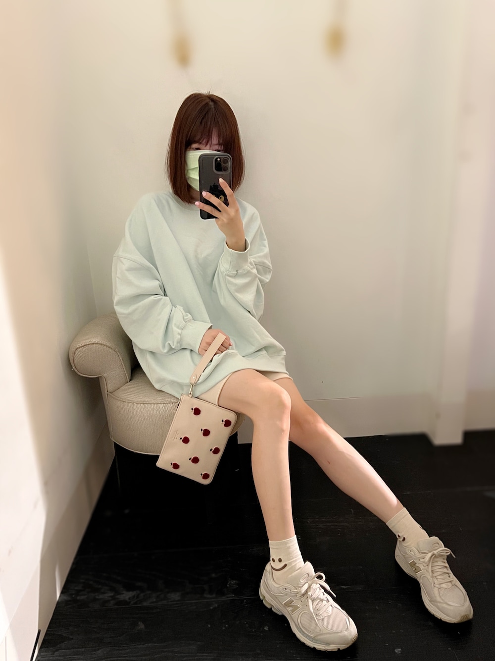 「PAZZO、New Balance、new balance 2002、ニューバランス、ニューバランス2002、スウェット」｜「NEW BALANCEのアイテム（スニーカー、ベージュ系）」を使った、Ja̲s̲m̲i̲n̲e̲🐈  さん（レディース・163cm）の秋コーディネートの1枚目の写真