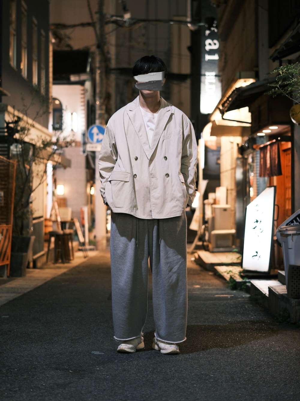 「春めき満開コーデ、ジャケット、春コーデ、オトナカジュアル、春服コーデ、ジャケットスタイル、DAIWAPIER39、sillage、New Balance、スウェットパンツ、ミュール、ジャケットコーデ、カジュアルスタイル、リラックススタイル、ラフコーデ」｜「NEW BALANCEのアイテム（その他シューズ、ホワイト系）」を使った、natsukiさん（メンズ・187cm）の春コーディネートの1枚目の写真