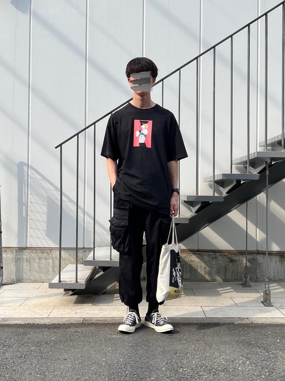 「アツいコーデ全部見せ、夏コーデ、プリントT、オールブラック、トートバッグ、pleasures、DAIWAPIER39、ct70、CT70s、PLAY comme des garcons、コンバース、スニーカー、ラフコーデ、シンプルコーデ、メンズファッション」｜「PLAY COMME des GARCONSのConverse × PLAY COMME des GARÇONS （スニーカー、ブラック系）」を使った、natsukiさん（メンズ・187cm）の夏コーディネートの1枚目の写真