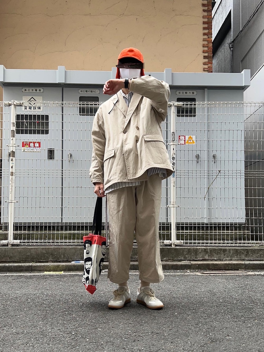 テーラードジャケットを使った「KOOI」の人気ファッション 