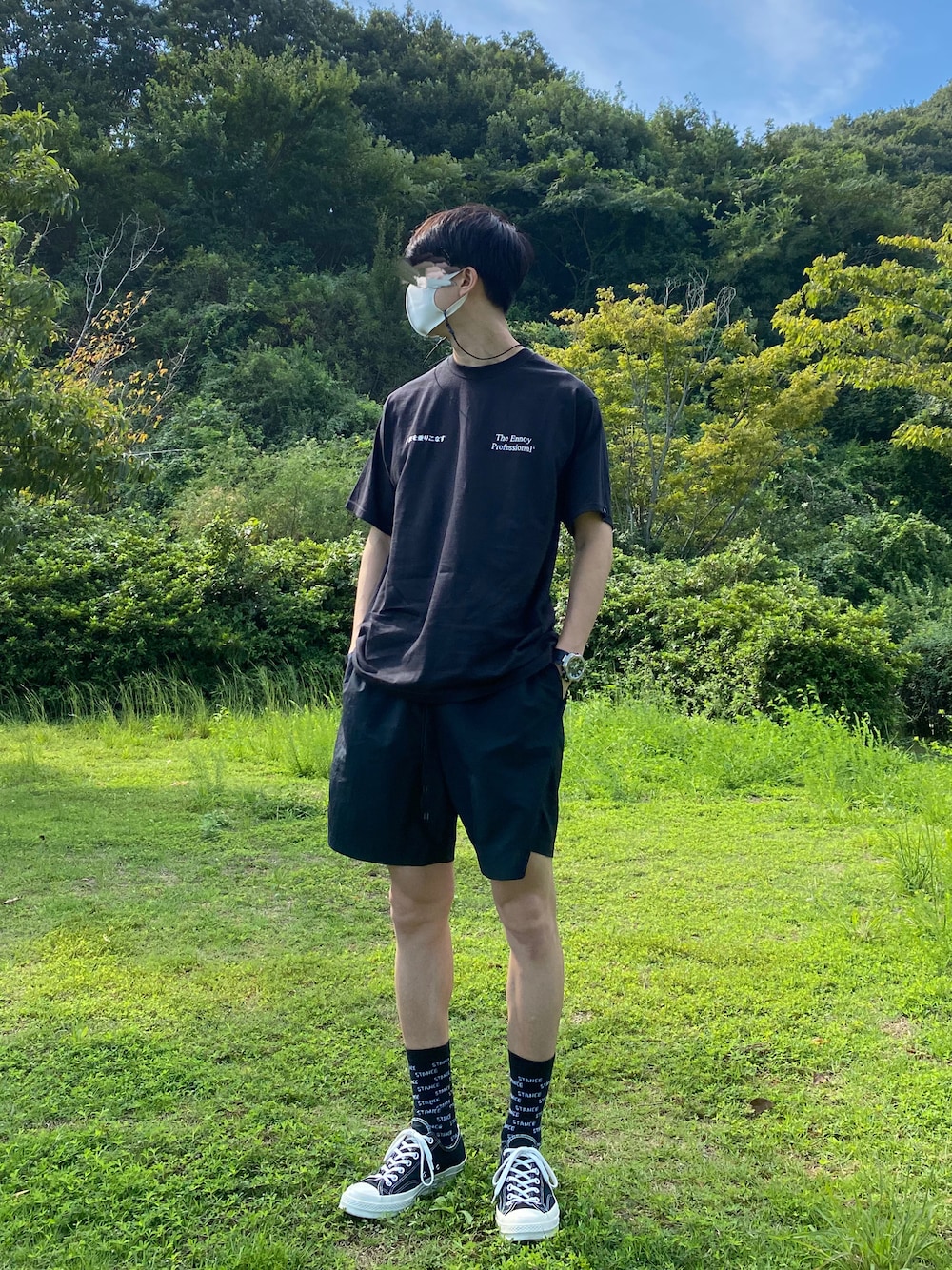 「Tシャツ、夏コーデ、オールブラック、オールブラックコーデ、スタイリスト私物、ennoy、stance socks、CT70s、ct70、converse、黒Tシャツ、ハーフパンツ、短パン、サカナクション、ootd」｜「PLAY COMME des GARCONSのConverse × PLAY COMME des GARÇONS （スニーカー、ブラック系）」を使った、natsukiさん（メンズ・187cm）の秋コーディネートの1枚目の写真