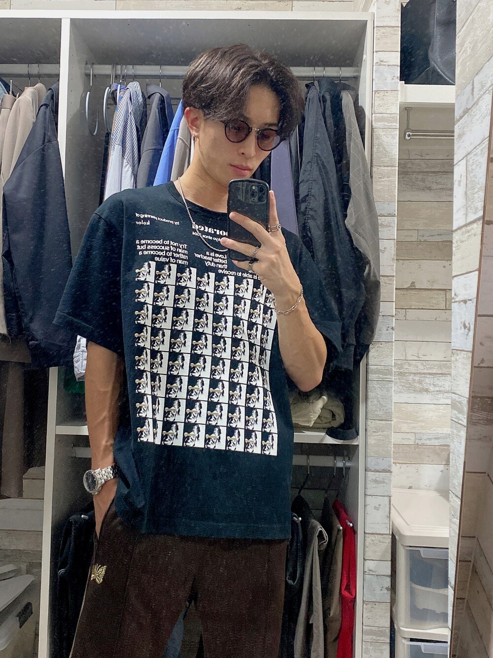 「おしゃれさんと繋がりたい、needles トラックパンツ、kolor、トラックパンツ、ストリート、サングラス、相互フォロー、メンズコーデ、服好きな人と繋がりたい」｜「kolorの＜kolor（カラー）＞ フォト Tシャツ■■■（Tシャツ/カットソー、ブラック系）」を使った、ゆすけさん（メンズ・177cm）の秋コーディネートの1枚目の写真