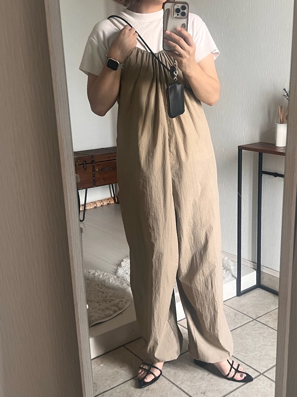 「Omekashiの【earthy_】キャミサロペット(パッカブル)（サロペット/オーバーオール、ベージュ系）」を使った、Rさん（レディース・160cm）の夏コーディネートの1枚目の写真