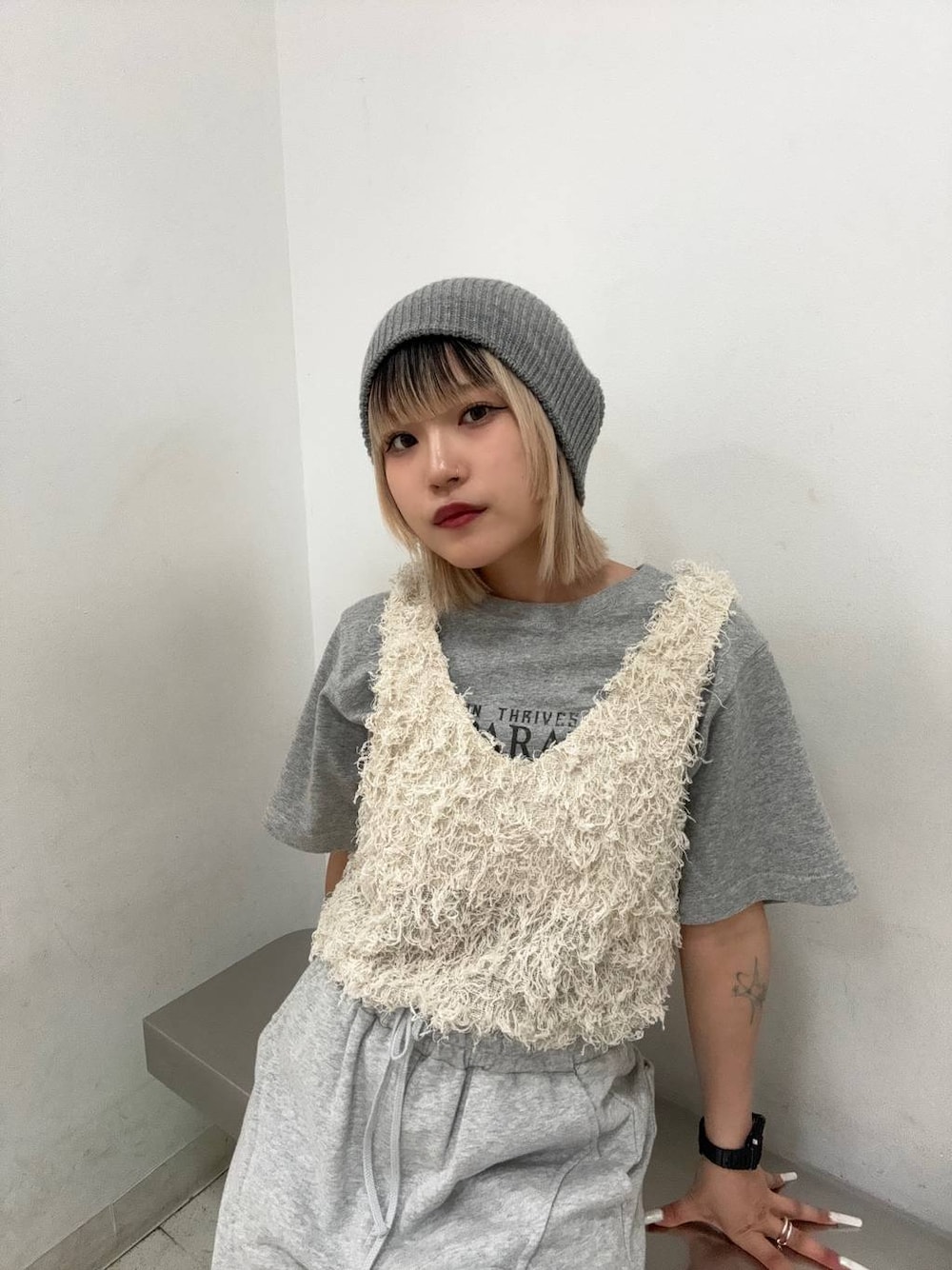 「低身長、JEANASIS」｜「JEANASISのasymmetry sneakers/104199（スニーカー、シルバー系）」を使った、ミサ(JEANASiS)さん（レディース・155cm）の春コーディネートの1枚目の写真