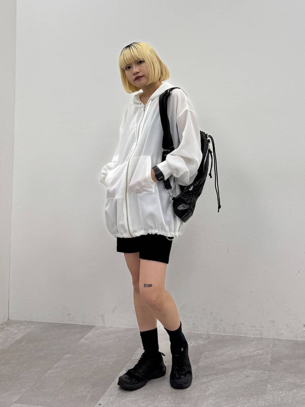 「低身長、JEANASIS」｜「JEANASISのマルチWAYドロストショルダー/325860（ショルダーバッグ、ブラック系）」を使った、ミサ(JEANASiS)さん（レディース・155cm）の春コーディネートの1枚目の写真