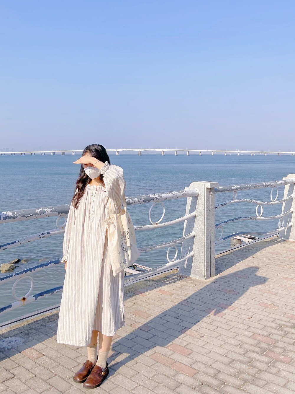 「连衣裙、ootd、SM2、盐系风格」｜「Samansa Mos2のアイテム（ワンピース、ホワイト系）」を使った、比猫懒一点さん（レディース・159cm）の春コーディネートの1枚目の写真