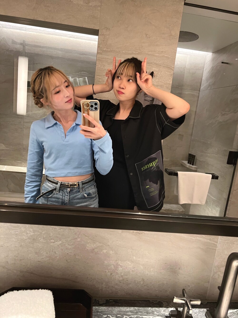 「休日スタイル、春服、おしゃれさんと繋がりたい、パンツスタイル、淡色コーデ、デニムパンツ、春カラー」｜「EMODAのスキッパークロップトップ（Tシャツ/カットソー、ブルー系）」を使った、はるひさん（レディース・157cm）の冬コーディネートの1枚目の写真