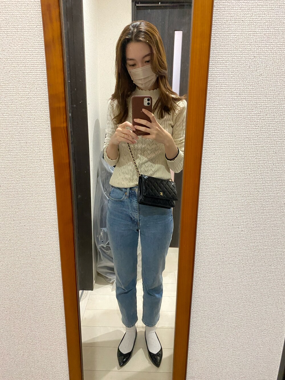 「休日コーデ、オトナカジュアル、ゆるコーデ、おしゃれさんと繋がりたい、プチプラコーデ、ベージュ、秋🍁コーデ、秋服準備はじめました、高身長コーデ、#今日のコーデ、#きれいめカジュアル、#オトナカジュアル、#パンツコーデ、バレエシューズ」｜「H&Mのアイテム（デニムパンツ、ブルー系）」を使った、ayaさん（レディース・164cm）の秋コーディネートの1枚目の写真