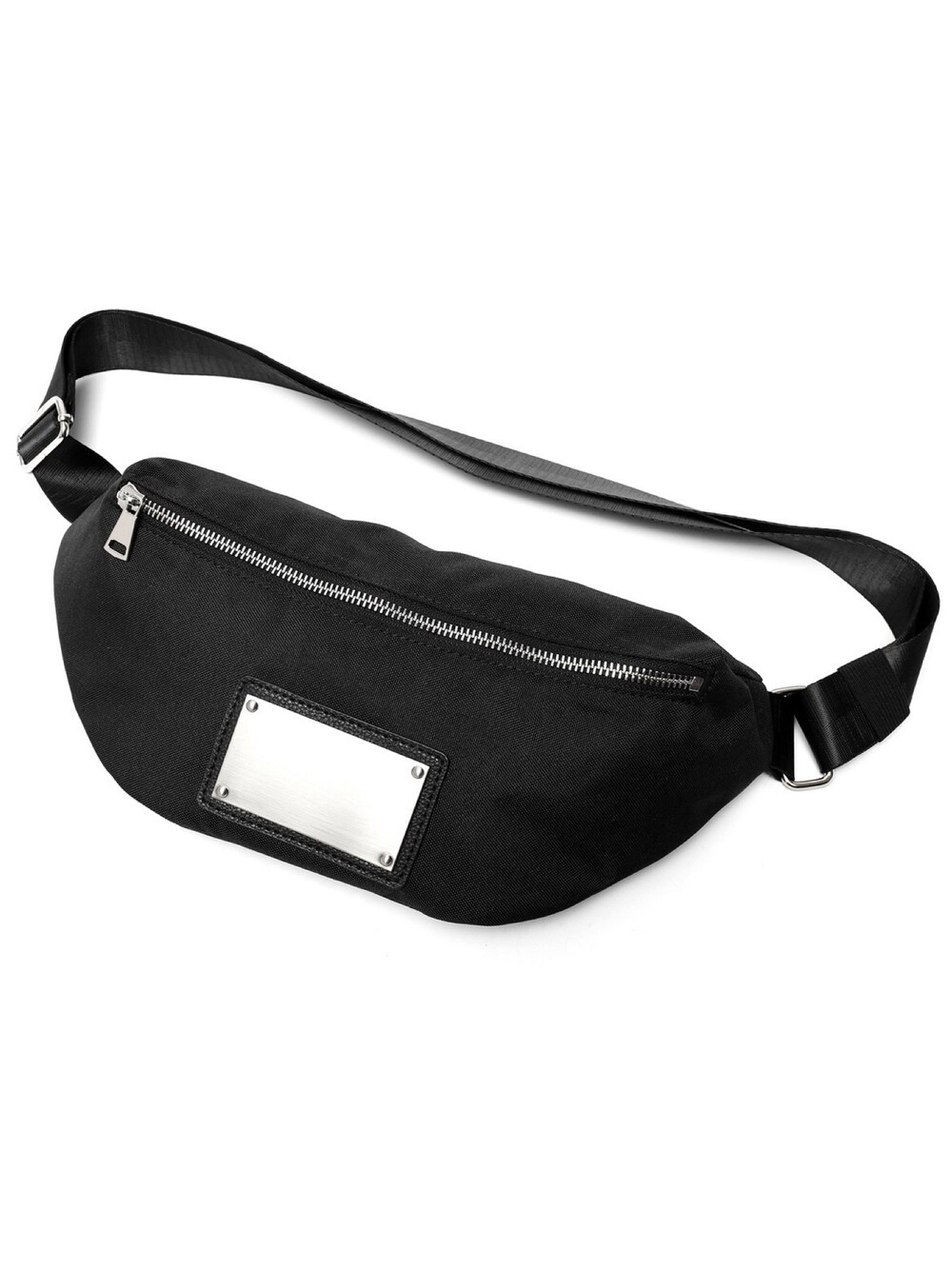 ブラック系のボディバッグ/ウエストポーチを着用したレディースの冬コーディネートの1枚目の写真