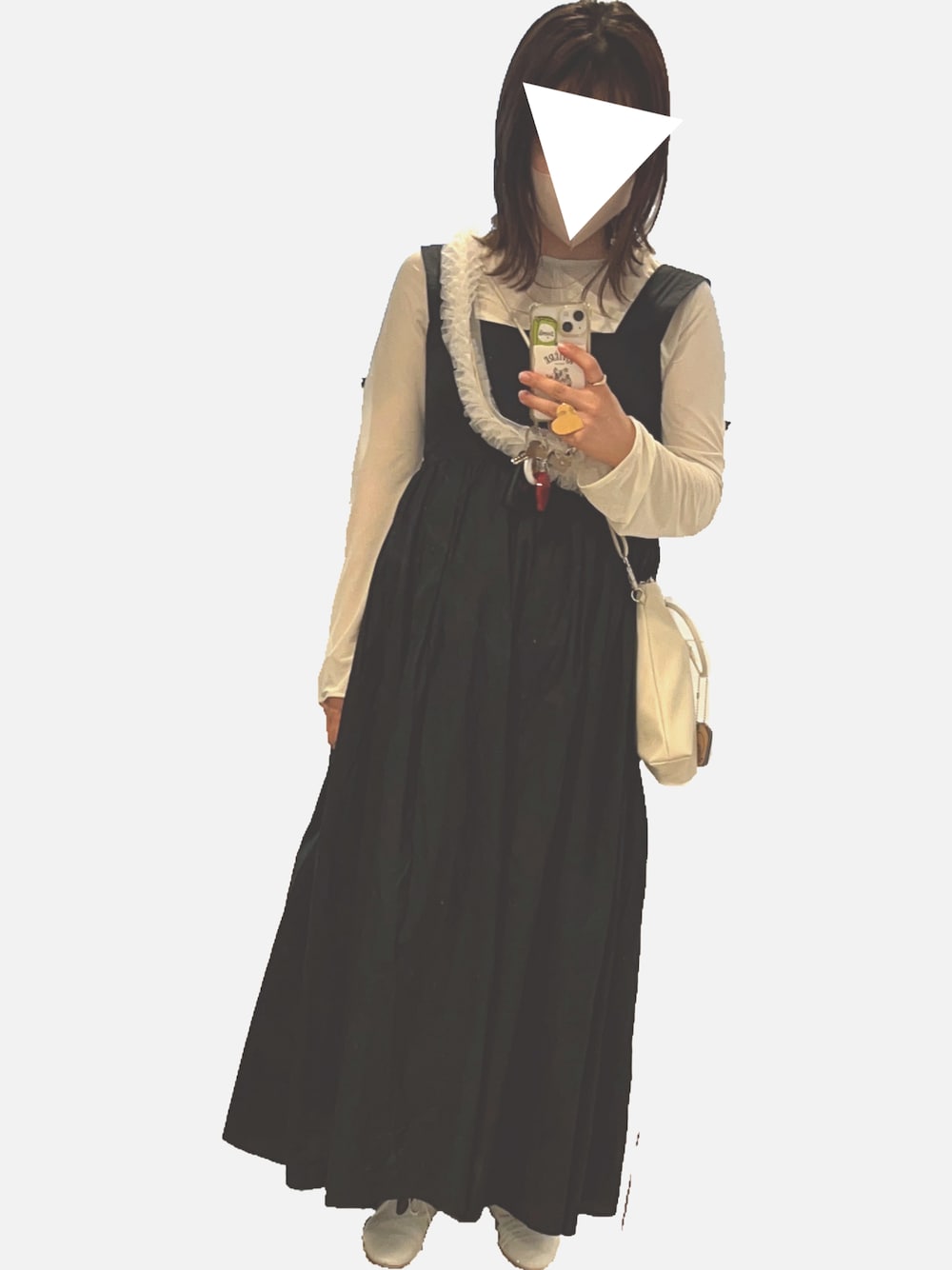 「シアートップス、UNIQLO、ロングワンピース、チュール、ラクチンコーデ、シンプルスタイル、モノトーンコーデ、マタニティ、レイヤードスタイル」｜「INSIISのギャザーサロペットワンピース（ワンピース、ブラック系）」を使った、myu-◎さん（レディース・157cm）の冬コーディネートの1枚目の写真