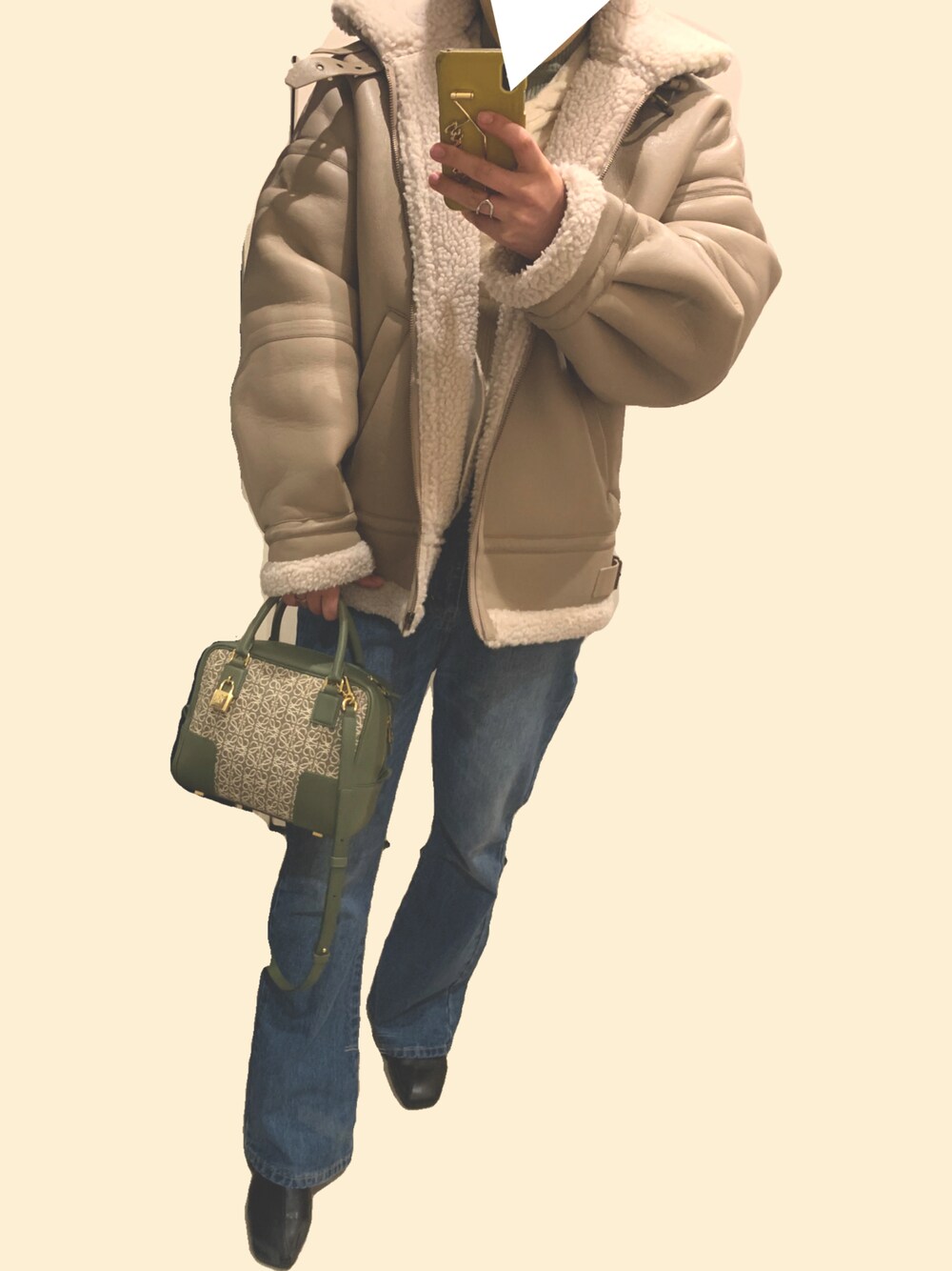 「ボアジャケット、ボア、ニット、フレアデニム、デニム、ブーツ、LOEWE、冬コーデ、カジュアルコーデ」｜「WEGOのWEGO/ハイウエストデニムフレアパンツ（デニムパンツ、ブルー系）」を使った、myu-◎さん（レディース・157cm）の春コーディネートの1枚目の写真