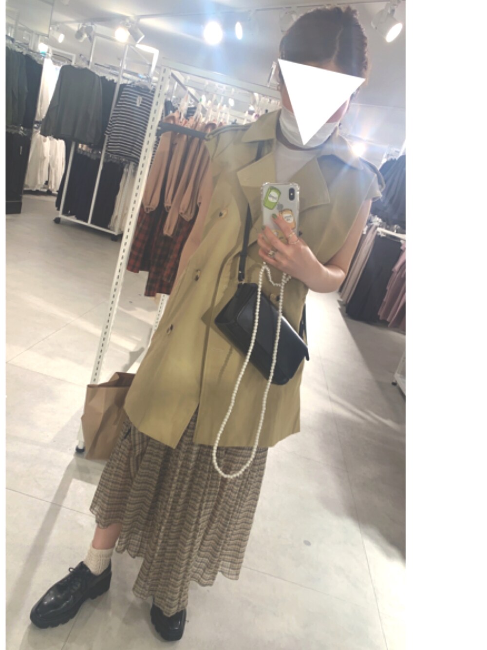 「ベスト、トレンチコート、チェックスカート、スカパン、snidel、ソックス、マニッシュシューズ、だから秋服が好き、秋コーデ、大人女子、きれいめカジュアル」｜「SNIDELのプリーツラップスカショーパン（その他パンツ、その他）」を使った、myu-◎さん（レディース・157cm）の秋コーディネートの1枚目の写真