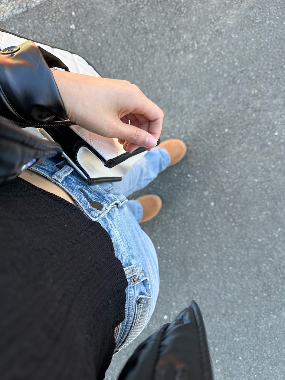 「シンプルコーデ、プチプラコーデ、秋冬コーデ、骨格ウェーブ」｜「UGGのUGG W CLASSIC MINI PLATFORM / アグ クラッシック ミニ プラットフォーム（ブーツ、ブラウン系）」を使った、yさん（レディース・163cm）の秋コーディネートの1枚目の写真