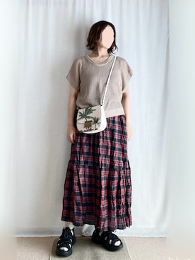 「earth music&ecology（アースミュージックアンドエコロジー）のクリンクルスカート（スカート）」を使った、erinaさん（レディース・153cm）の秋コーディネート