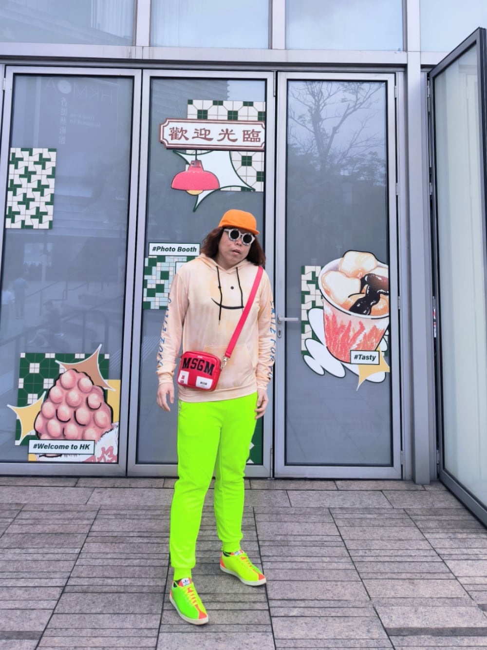 「adidas X jeremy scottのアイテム（スニーカー、その他）」を使った、Panda Ngさん（メンズ・180cm）の春コーディネートの1枚目の写真