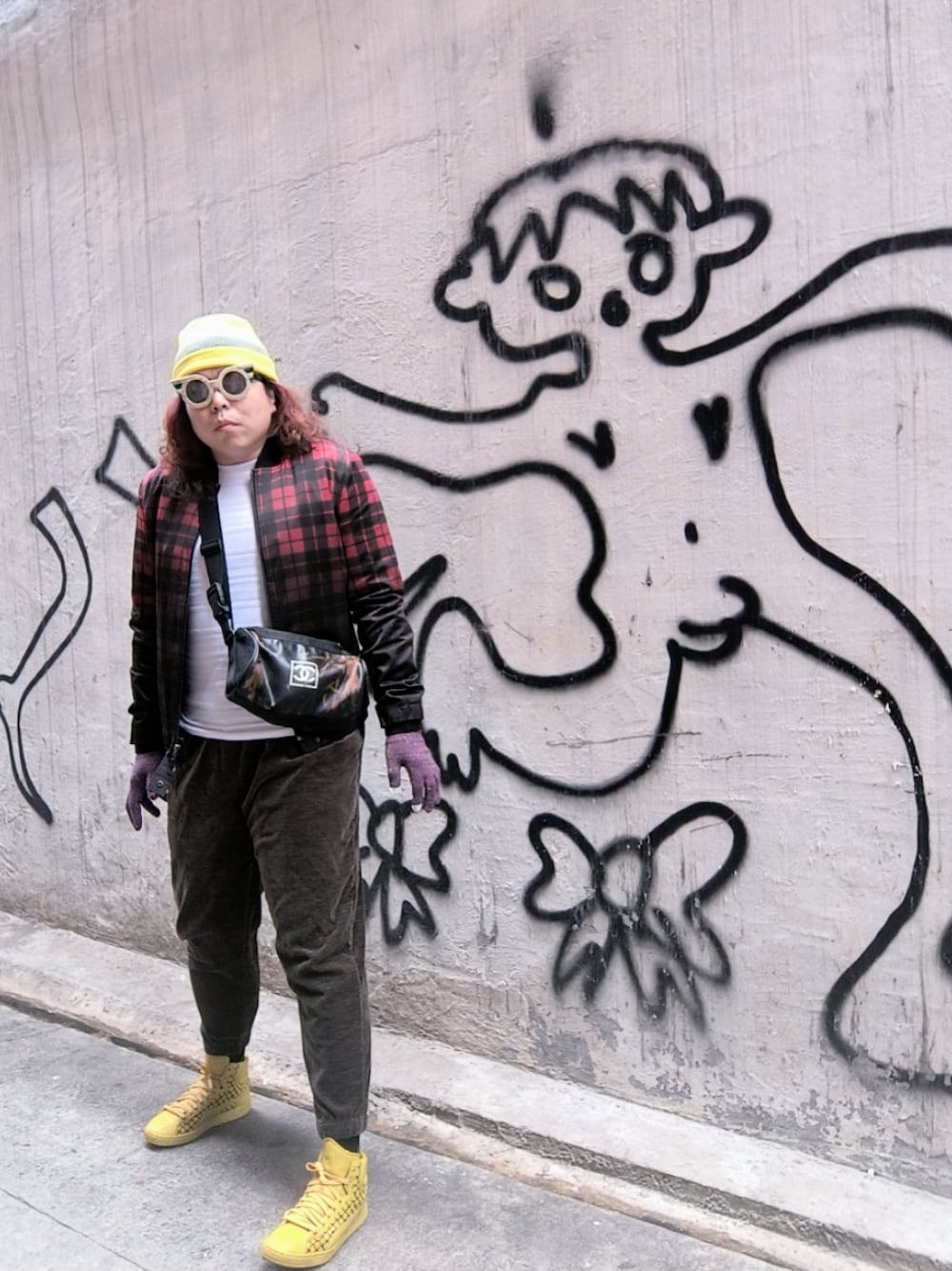 「Sergio Rossi x PUMAのアイテム（スニーカー、イエロー系）」を使った、Panda Ngさん（メンズ・180cm）の春コーディネートの1枚目の写真