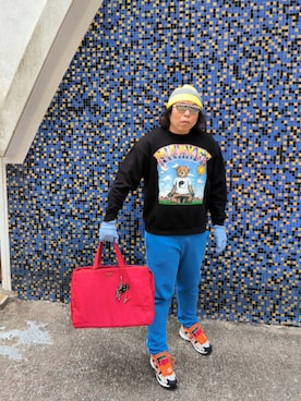 「PRADA（プラダ）のアイテム（バッグ）」を使った、Panda Ngさん（メンズ・180cm）の冬コーディネート